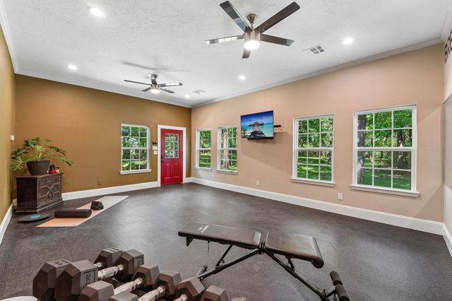 1693 Mohawk Drive, Montgomery, TX 77316