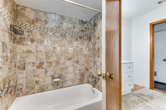 1901 Buck Street, Gainesville, TX 76240