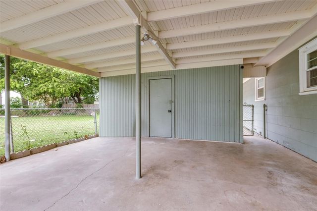 1901 Buck Street, Gainesville, TX 76240