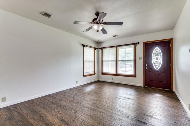 1901 Buck Street, Gainesville, TX 76240