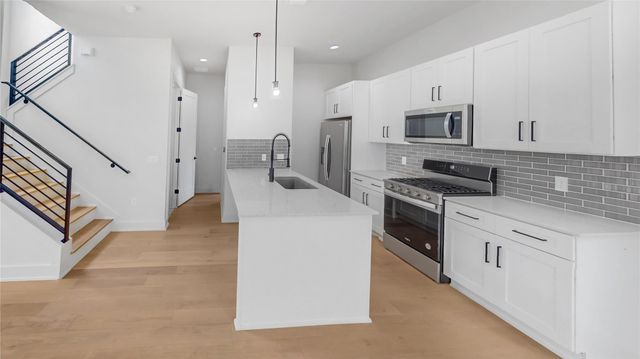 4424 Hank Ave 2, Austin, TX 78745
