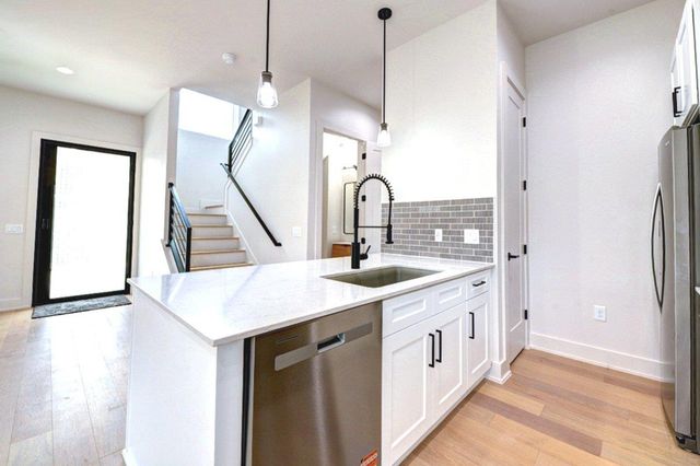 4424 Hank Ave 2, Austin, TX 78745