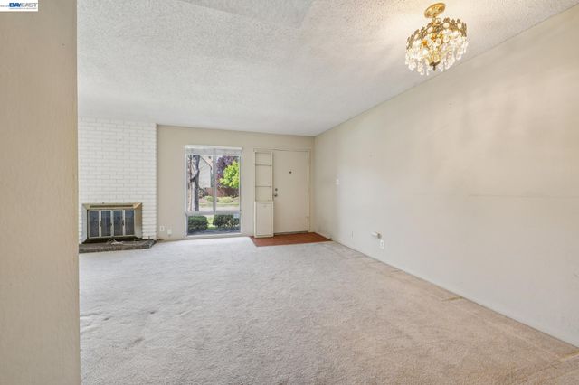 1024 Fontana Dr, Alameda, CA 94502