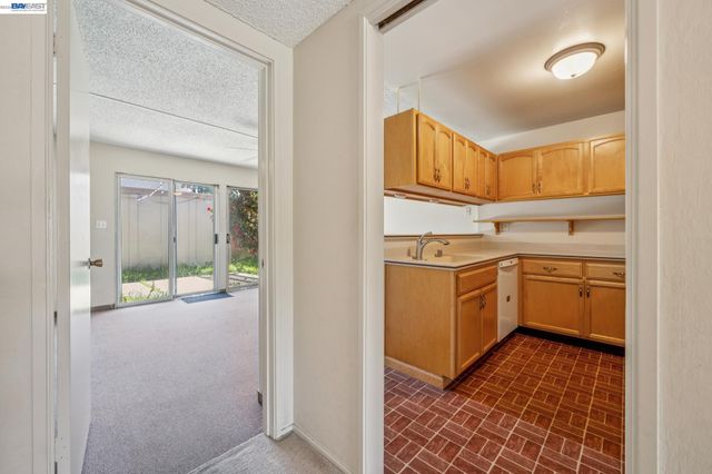 1024 Fontana Dr, Alameda, CA 94502