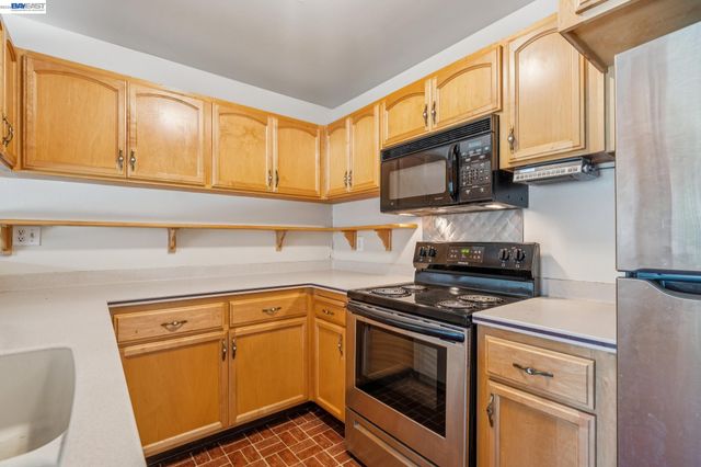 1024 Fontana Dr, Alameda, CA 94502