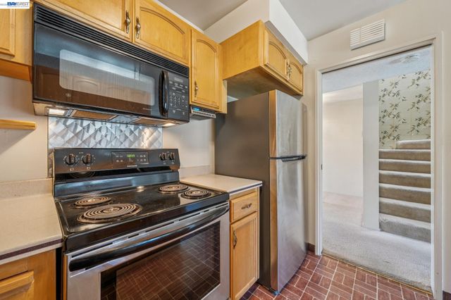 1024 Fontana Dr, Alameda, CA 94502