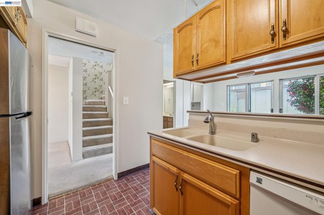 1024 Fontana Dr, Alameda, CA 94502