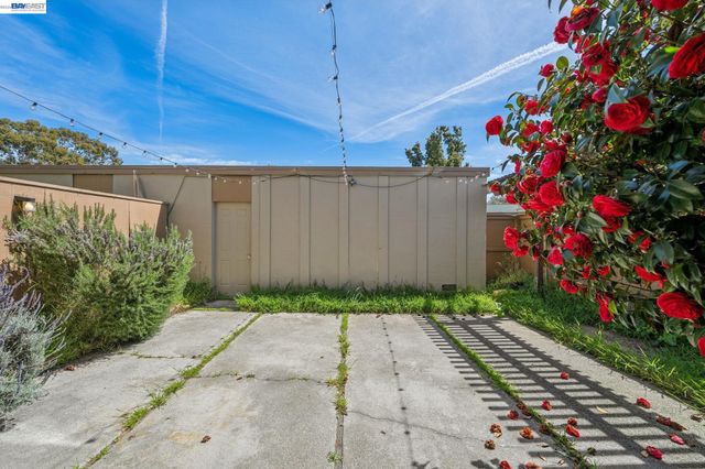 1024 Fontana Dr, Alameda, CA 94502