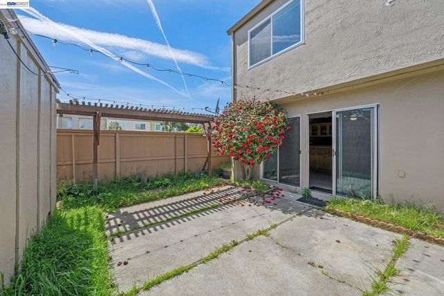 1024 Fontana Dr, Alameda, CA 94502