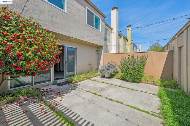 1024 Fontana Dr, Alameda, CA 94502