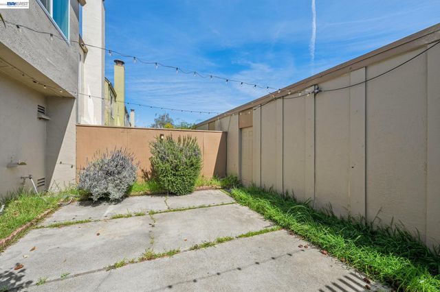 1024 Fontana Dr, Alameda, CA 94502