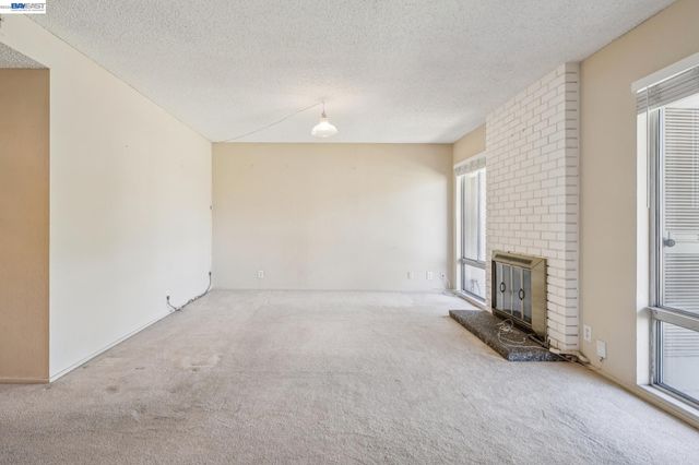 1024 Fontana Dr, Alameda, CA 94502