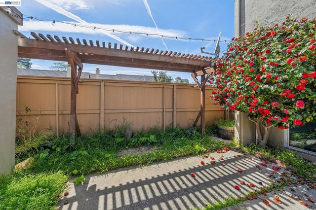 1024 Fontana Dr, Alameda, CA 94502