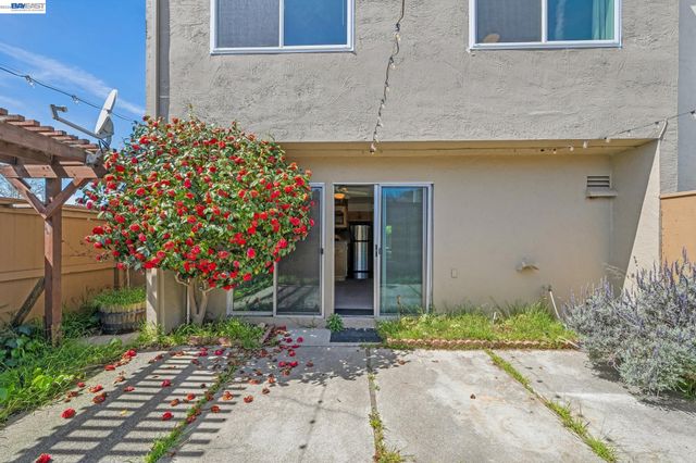 1024 Fontana Dr, Alameda, CA 94502