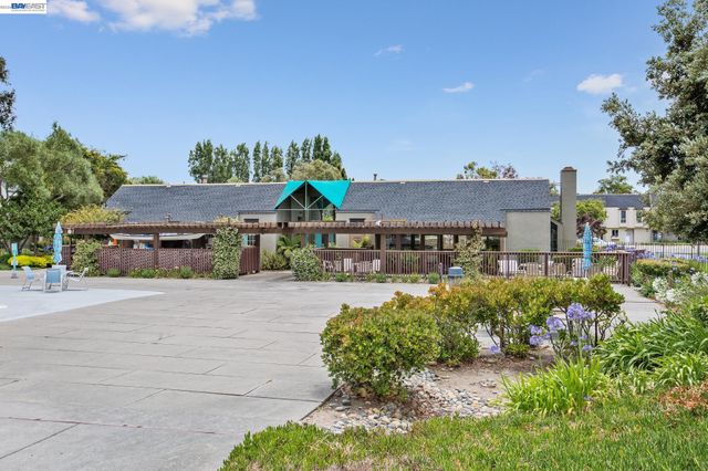 1024 Fontana Dr, Alameda, CA 94502