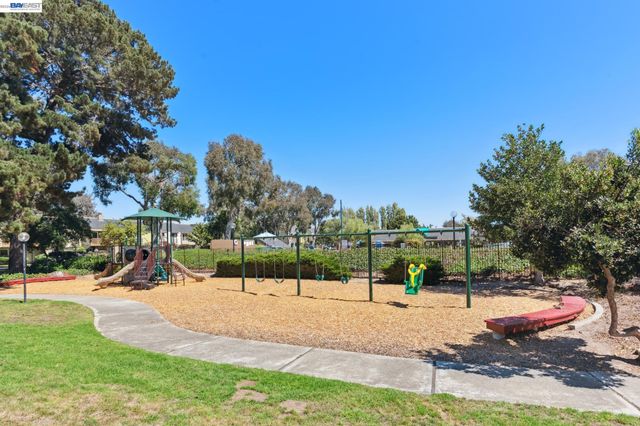1024 Fontana Dr, Alameda, CA 94502