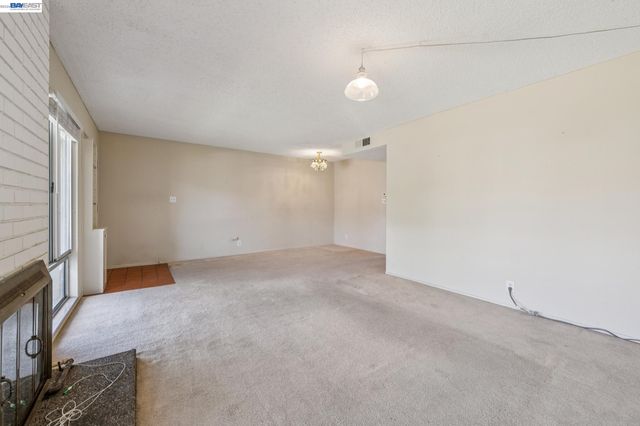 1024 Fontana Dr, Alameda, CA 94502