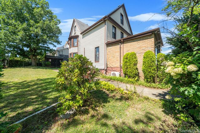 646 Clintonville Street, Whitestone, NY 11357