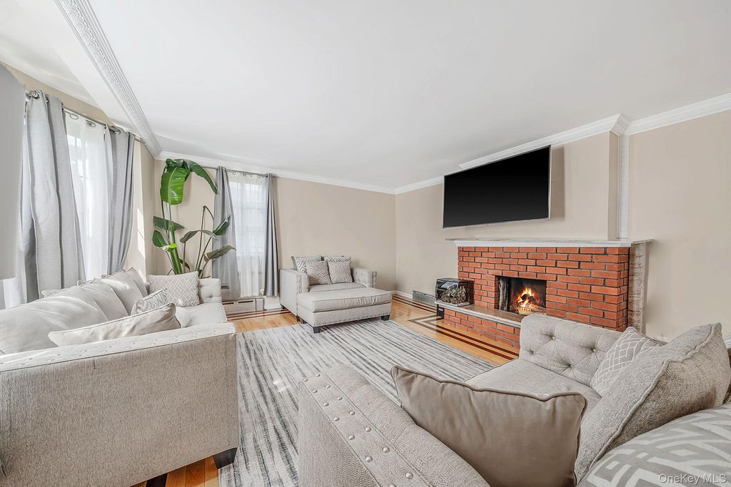 646 Clintonville Street, Whitestone, NY 11357 — photo 4