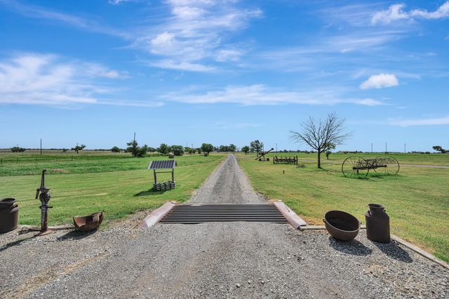2561 County Road 248, Valley View, TX 76272