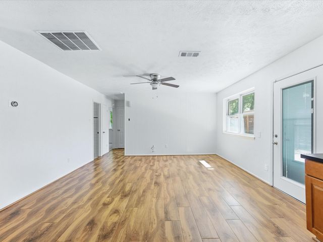 433 W Dorris Drive, Grand Prairie, TX 75051