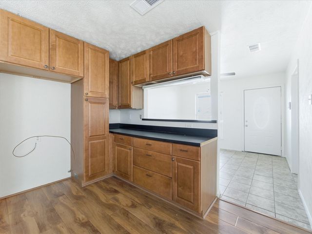 433 W Dorris Drive, Grand Prairie, TX 75051