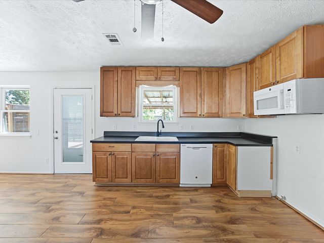 433 W Dorris Drive, Grand Prairie, TX 75051