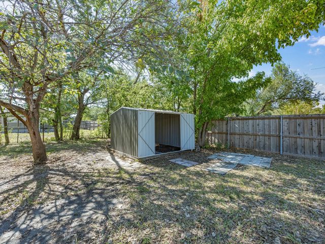 433 W Dorris Drive, Grand Prairie, TX 75051