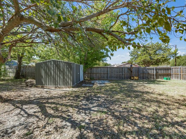 433 W Dorris Drive, Grand Prairie, TX 75051
