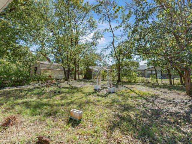 433 W Dorris Drive, Grand Prairie, TX 75051