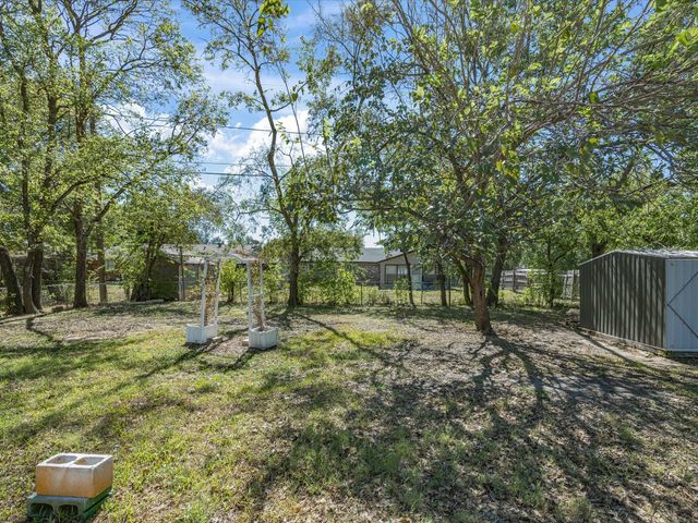 433 W Dorris Drive, Grand Prairie, TX 75051