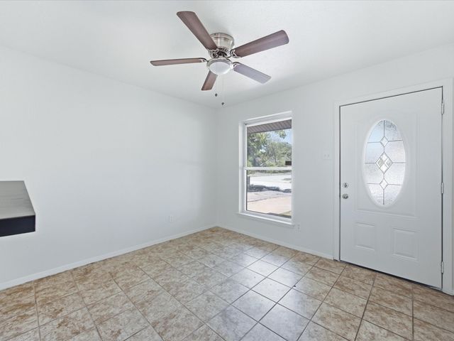 433 W Dorris Drive, Grand Prairie, TX 75051