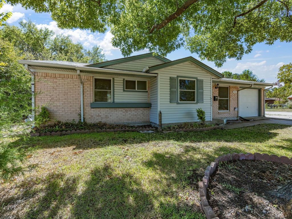 433 W Dorris Drive, Grand Prairie, TX 75051 — photo 2