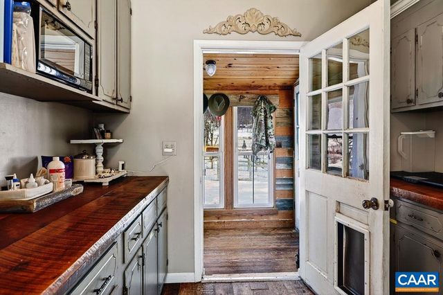 142 MT IDA LN, Staunton, VA 24401