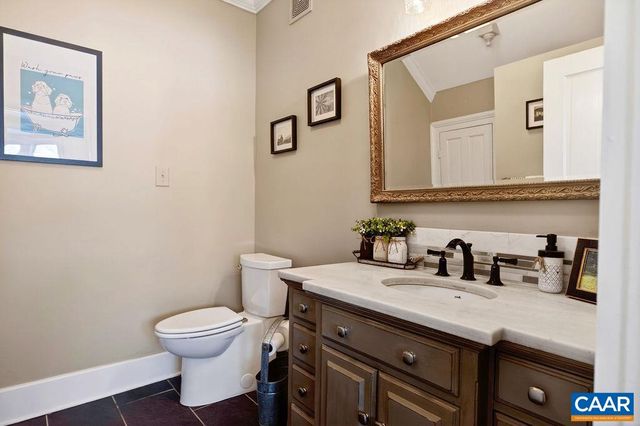 142 MT IDA LN, Staunton, VA 24401