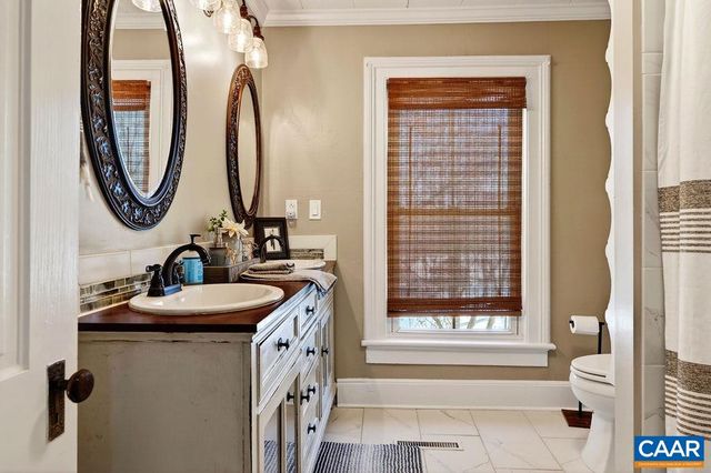 142 MT IDA LN, Staunton, VA 24401