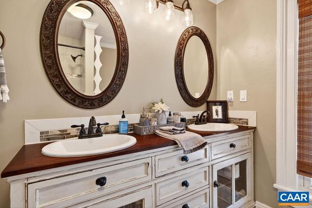 142 MT IDA LN, Staunton, VA 24401