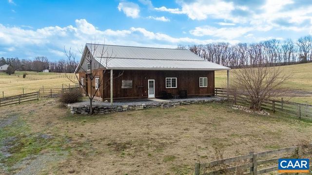 142 MT IDA LN, Staunton, VA 24401