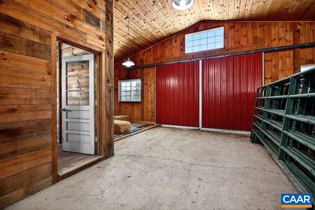 142 MT IDA LN, Staunton, VA 24401