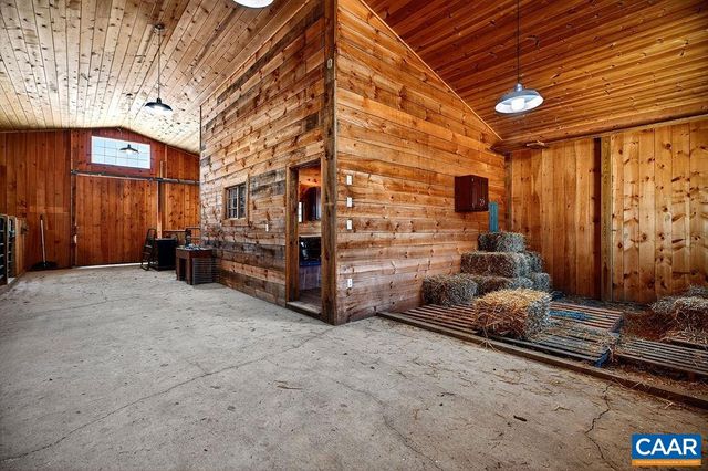 142 MT IDA LN, Staunton, VA 24401