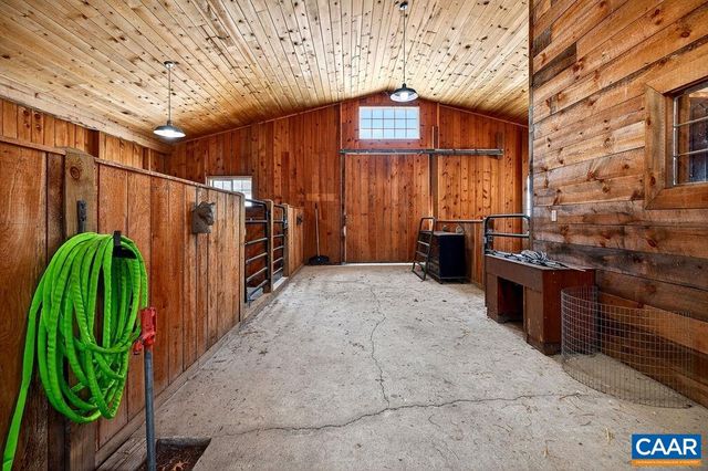 142 MT IDA LN, Staunton, VA 24401