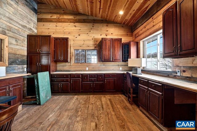 142 MT IDA LN, Staunton, VA 24401