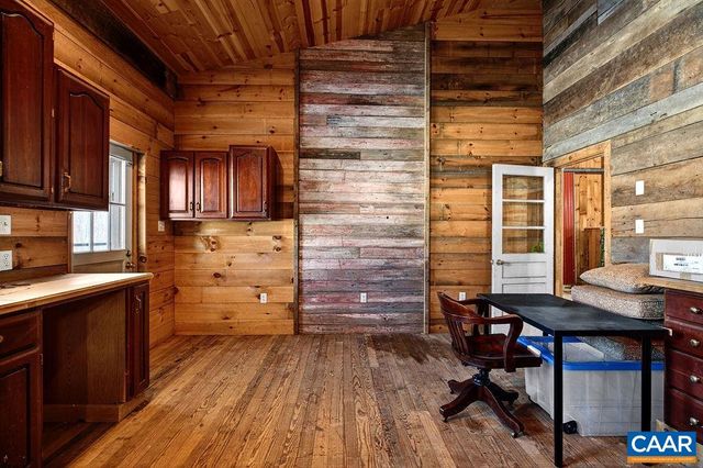 142 MT IDA LN, Staunton, VA 24401