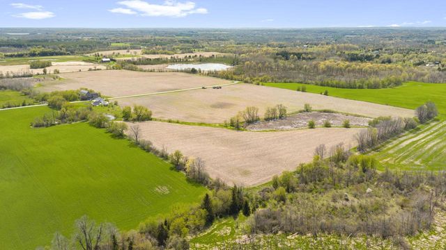 2830 Shady Lane ROAD, Saukville, WI 53080