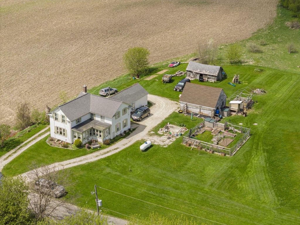 2830 Shady Lane ROAD, Saukville, WI 53080