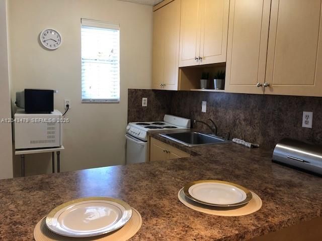 2385 NW 11th St A35, Miami, FL 33125