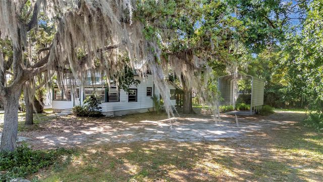 1077 LINDEN STREET, Clermont, FL 34711