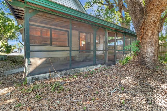 1077 LINDEN STREET, Clermont, FL 34711