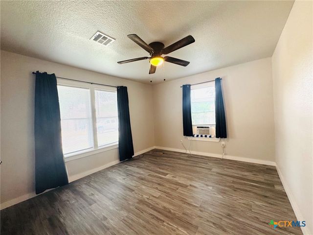 2402 Oak Drive, Gatesville, TX 76528