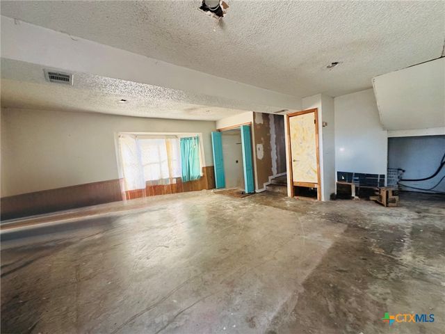 2402 Oak Drive, Gatesville, TX 76528